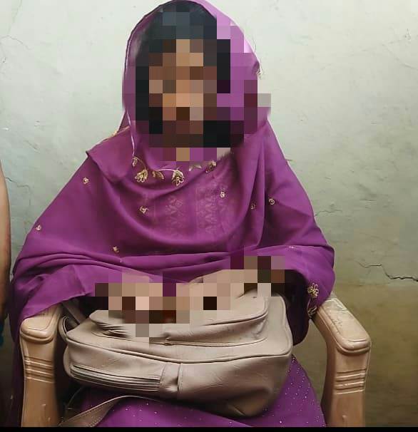 জয়পুরহাটে বিয়ের দাবিতে প্রেমিকের বাড়িতে ছাত্রীর অনশন