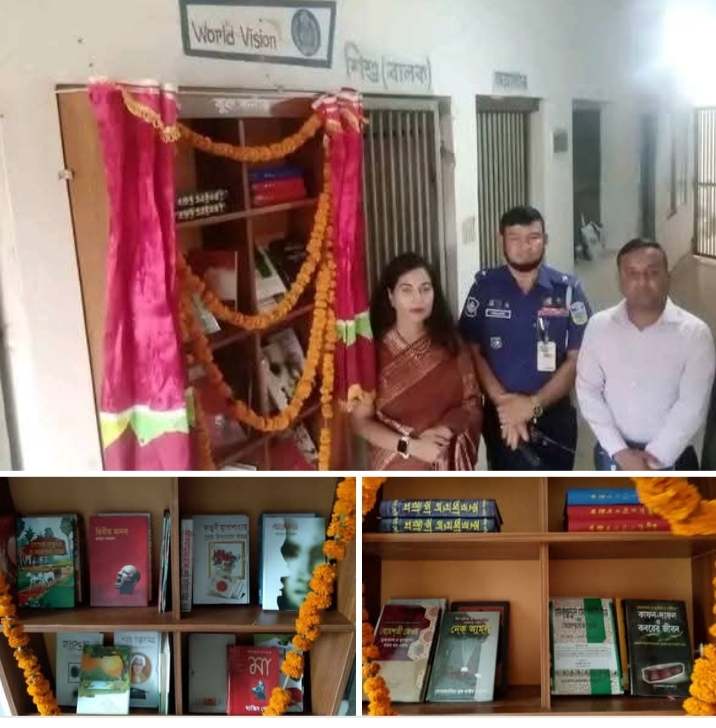 নান্দাইল মডেল থানায় বইয়ের লাইব্রেরী তৈরি করছেন প্রশাসন এবং উপজেলার সাংবাদিক বৃন্দ।