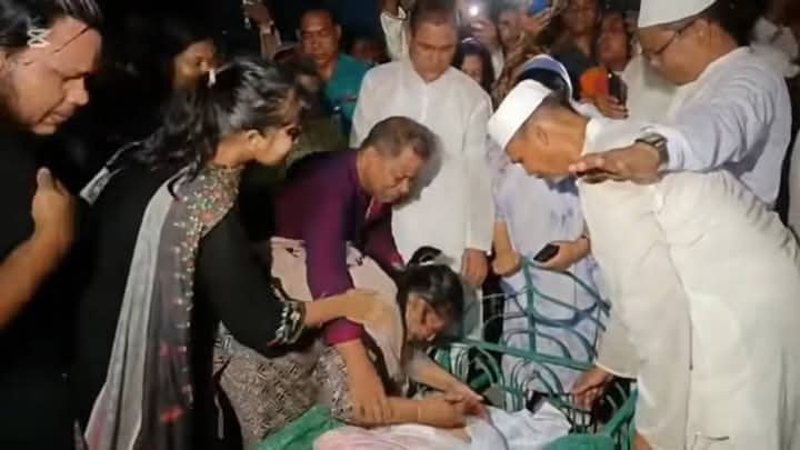 পুলিশি পাহারায় মায়ের শেষ বিদায়ে ময়মনসিংহে সাংবাদিক দম্পতি রুপা ও শাকিল