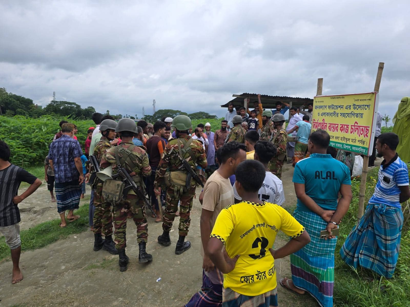 অবৈধ বালু উত্তোলনে মোবাইল কোর্টের অভিযান, জব্দ ২টি নৌকা ও মেশিন
