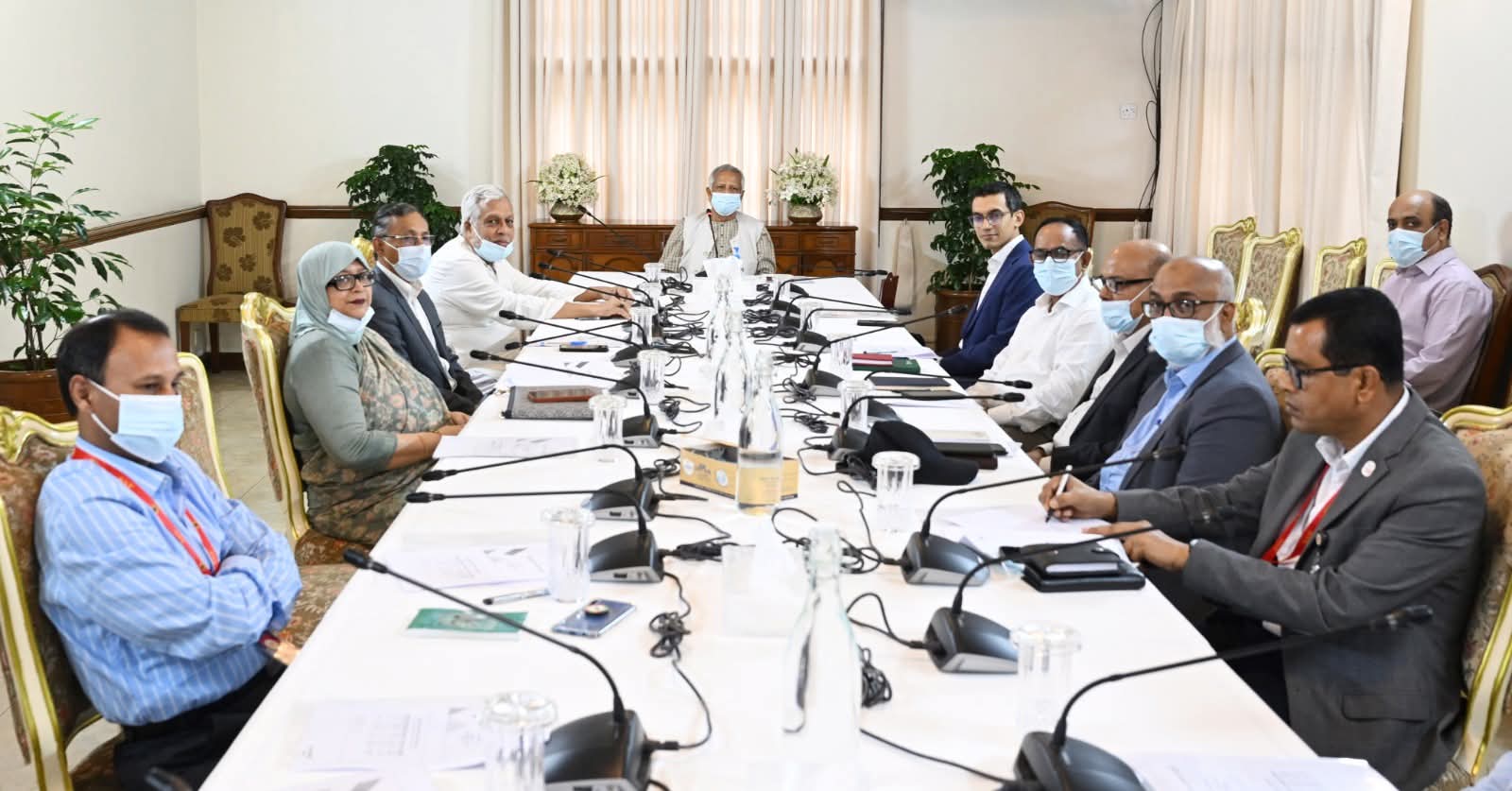 সরকারি ভবনের ছাদে রুফটপ সোলার বসাতে নির্দেশ প্রধান উপদেষ্টার, বিদ্যুৎ বিল ছাড়াই আলো পাবে স্কুল-মাদ্রাসা