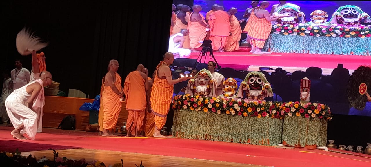 কলকাতা নজরুল মঞ্চে অনুষ্ঠিত হলো, ইসকনের জগন্নাথ মহাপ্রভুর স্নান যাত্রা উৎসব ।