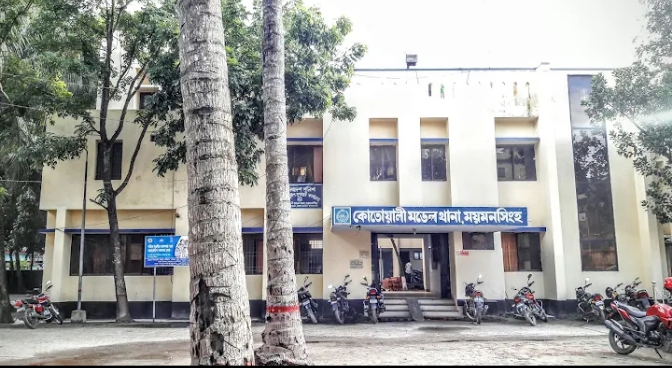 জনবল সংকটে সেবাবঞ্চিত ময়মনসিংহবাসী: কোতোয়ালি মডেল থানায় চাপ বেড়েই চলেছে