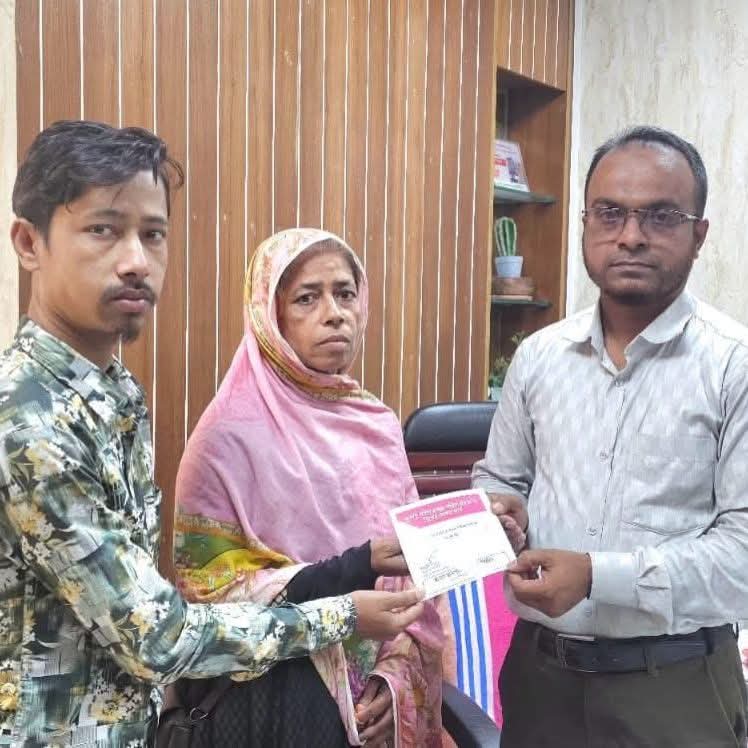 জুলাইয়ের শহীদ রাজুর পরিবারের চিকিৎসার দায়িত্ব নিলেন শামসুদ্দোহা মাসুম